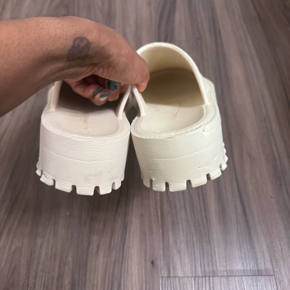 Jeffrey Campbell Bae Lug Sole Platform Clogs - Picture 11 of 14